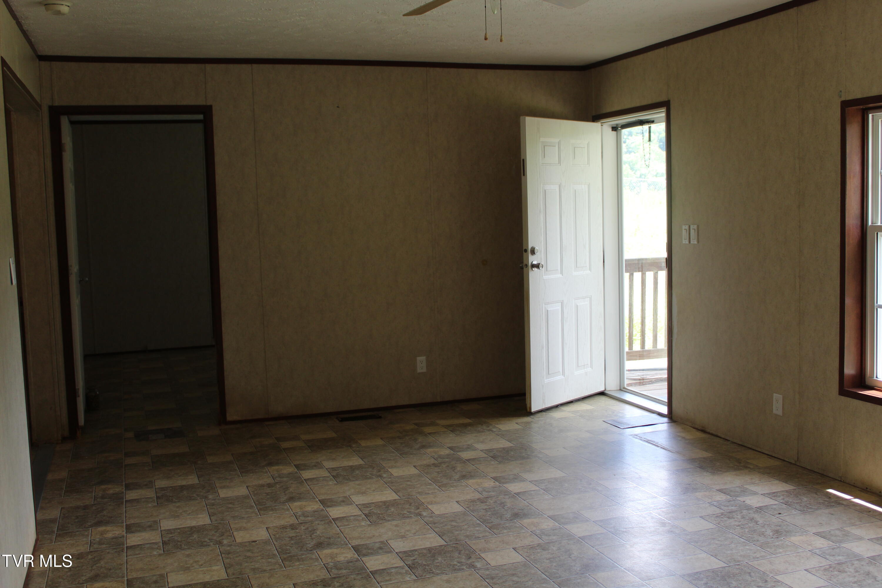 402 Beeline Road Duffield, VA 24244 - Photo 4 of 20 IMG_5999