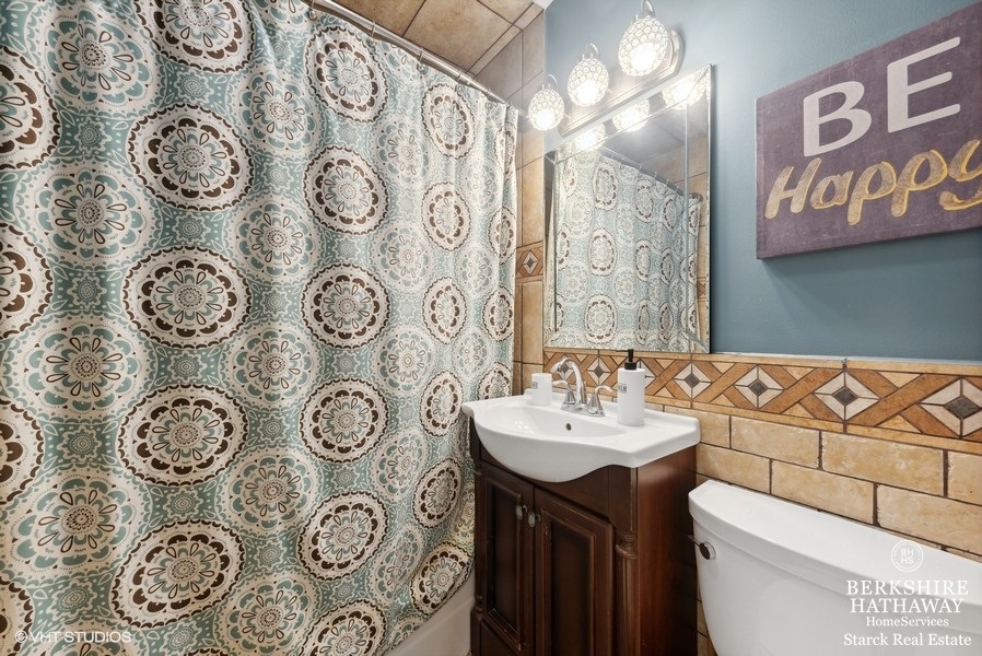 2408 George Street Rolling Meadows, IL 60008 - Photo 9 of 24 a bathroom with a sink and a mirror