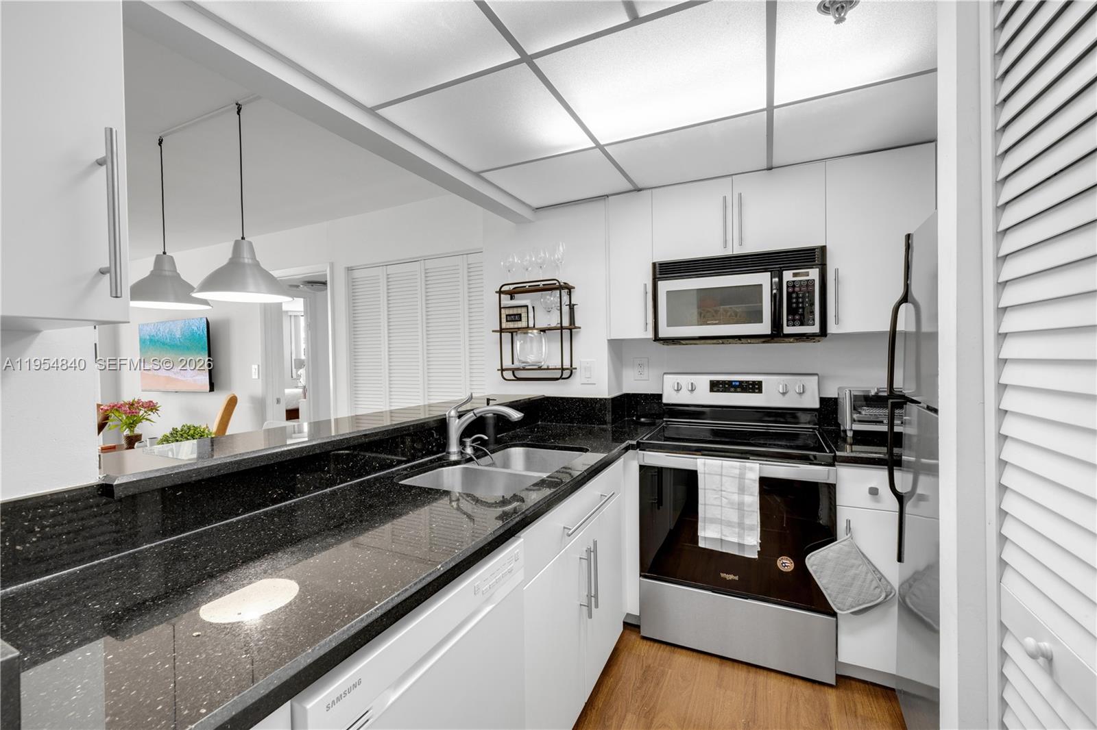 540 Brickell Key Drive, Unit 1514 Miami, FL 33131 - Photo 12 of 22