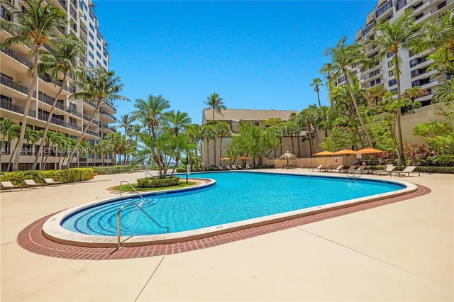 $3,150 | 540 Brickell Key Drive, Unit 1514, Miami, FL 33131