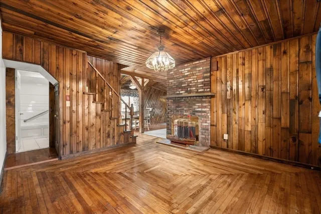 $464,900 | 1524 Somerset Avenue, Taunton, MA 02780