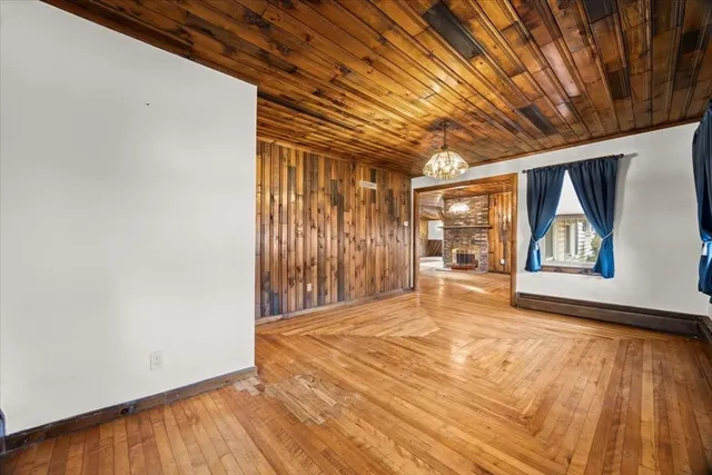 $464,900 | 1524 Somerset Avenue, Taunton, MA 02780