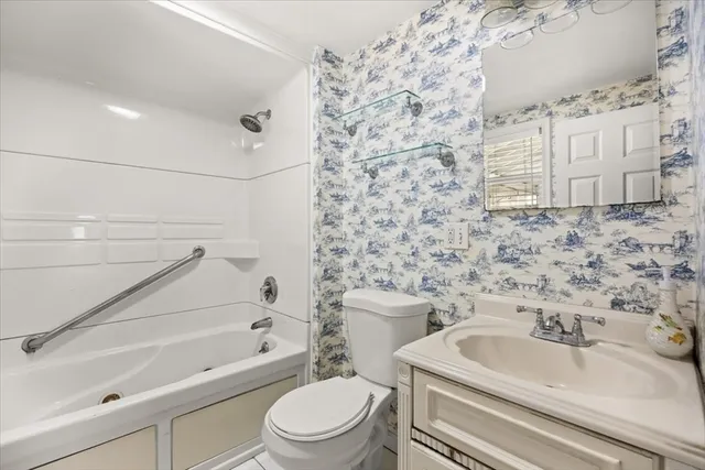 $464,900 | 1524 Somerset Avenue, Taunton, MA 02780