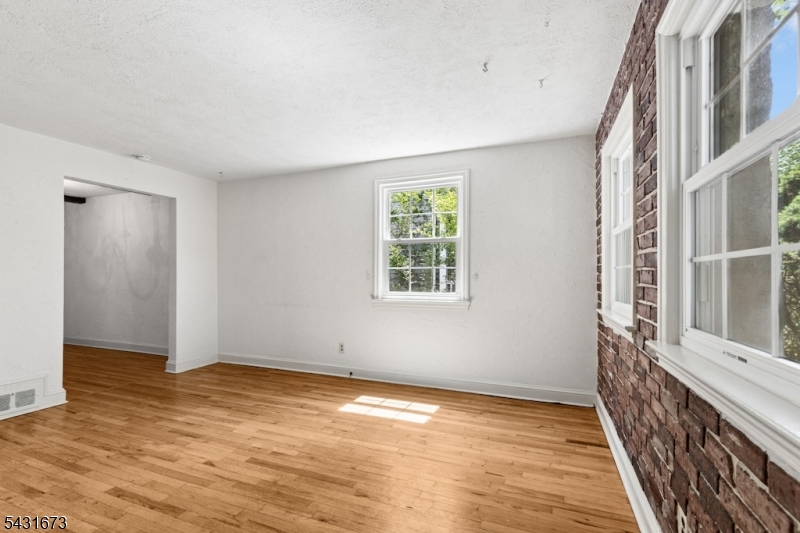 106 Gallows Hill Road Cranford, NJ 07016 - Photo 5 of 27