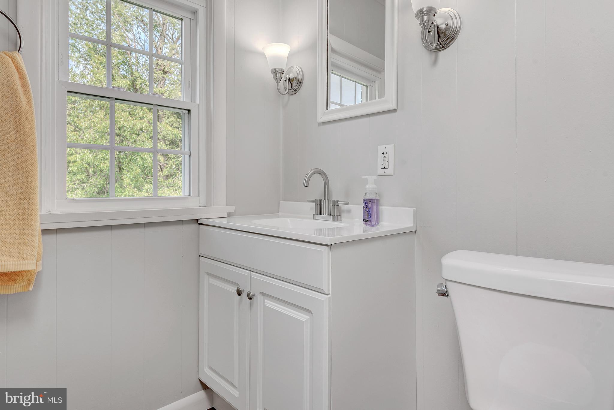 1602 Letchworth Road Camp Hill, PA 17011 - Photo 22 of 44 primary brm bath