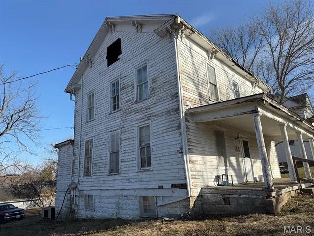 $15,000 | 329 West Randolph Street, Vandalia, IL 62471