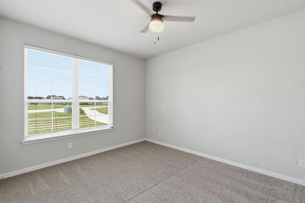 113 Cooper Court Springtown, TX 76082 - Photo 17 of 40