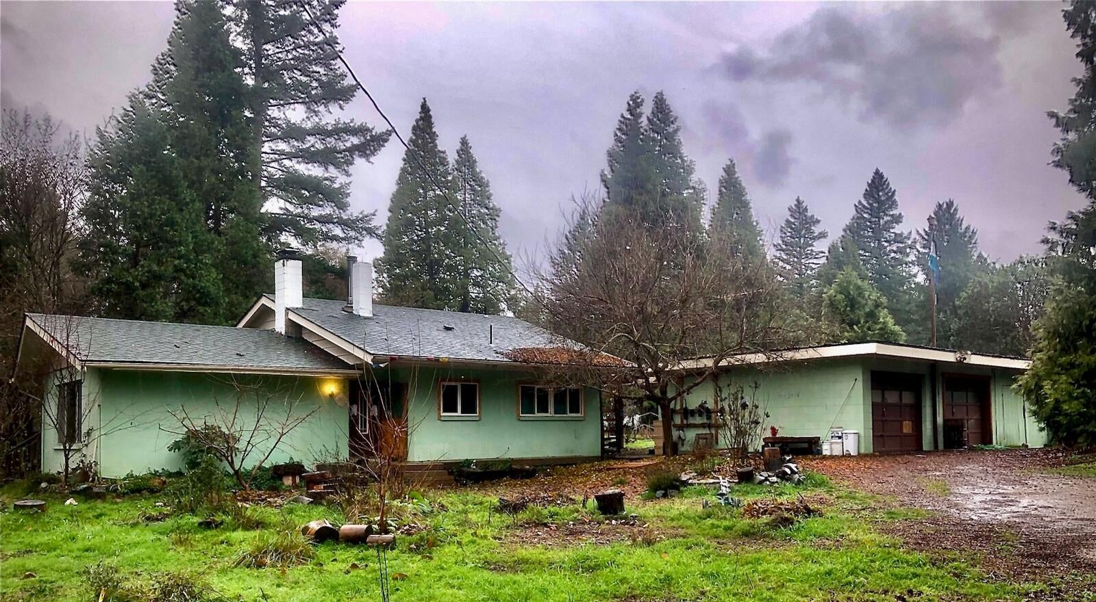 395 East Fork Road Williams, OR 97544 - Photo 1 of 59 20231202_144705