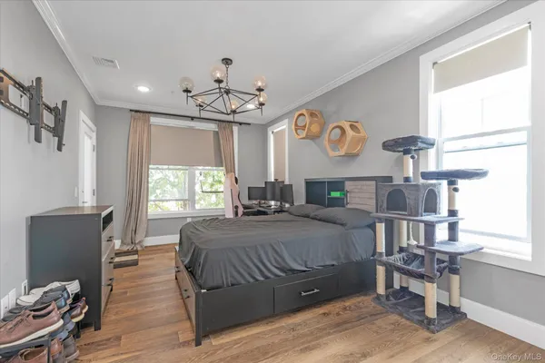 $599,999 | 214 Marina Pointe Drive, Unit 214, East Rockaway, NY 11518