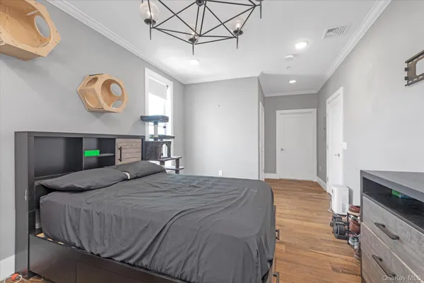 $599,999 | 214 Marina Pointe Drive, Unit 214, East Rockaway, NY 11518
