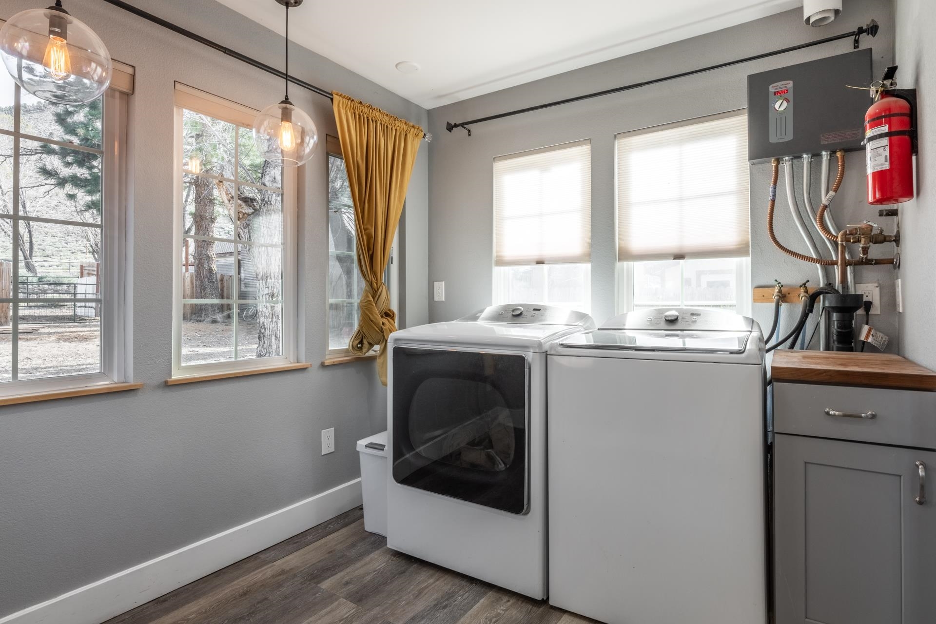 91 3rd Street Lee Vining, CA 93541 - Photo 11 of 44 a room with window and furniture