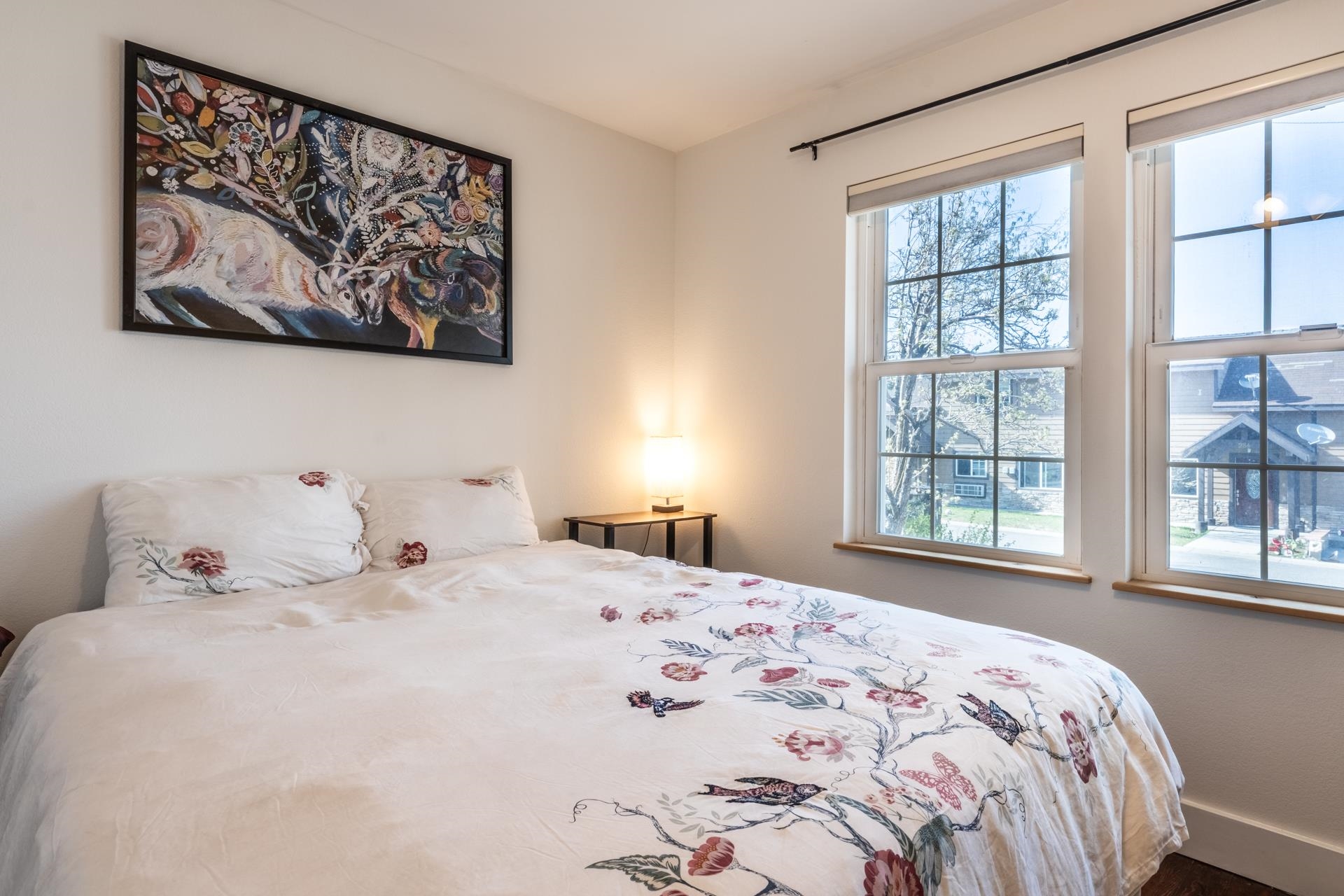 91 3rd Street Lee Vining, CA 93541 - Photo 15 of 44 a bedroom with a large bed and a window