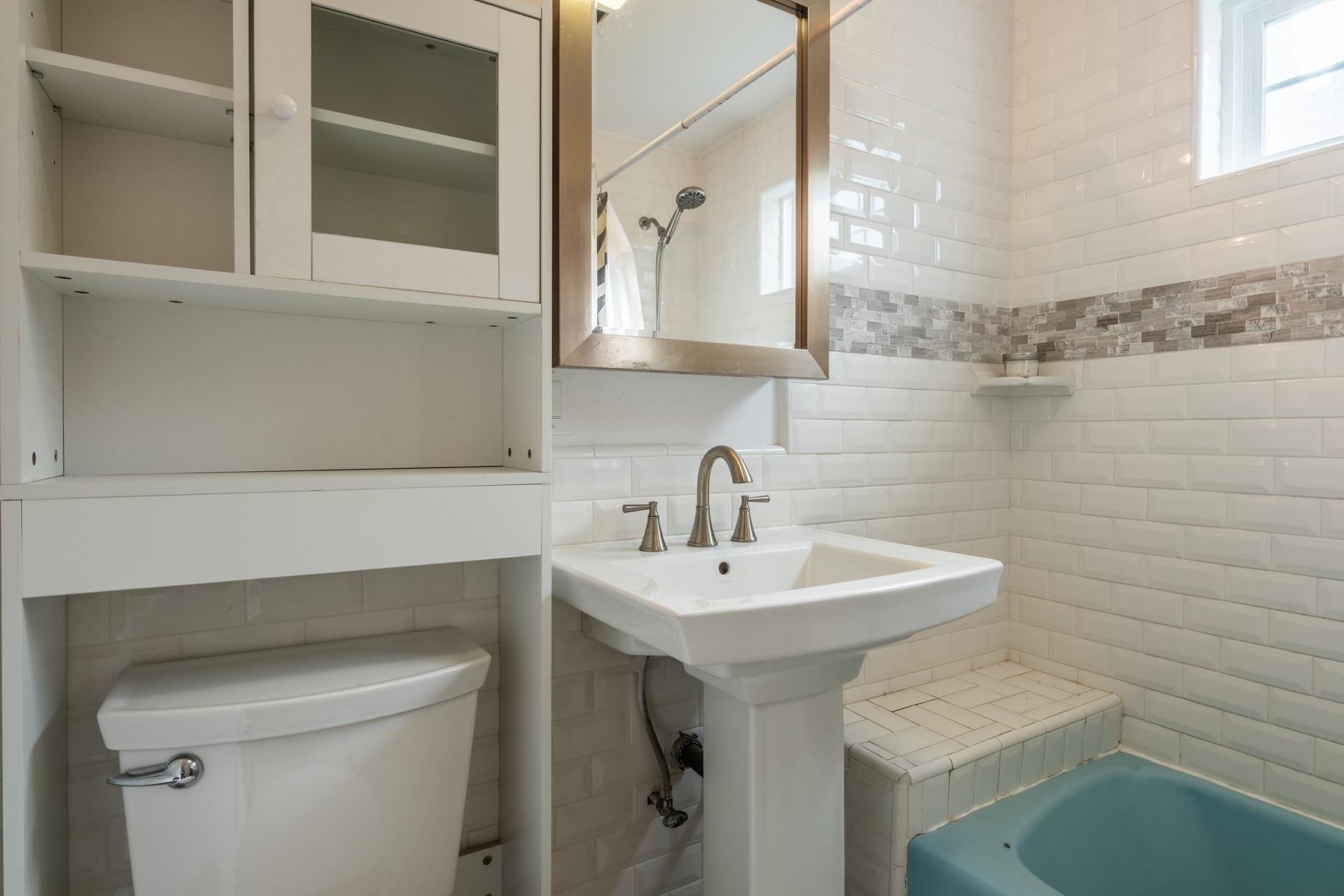 91 3rd Street Lee Vining, CA 93541 - Photo 22 of 44 a bathroom with a sink and a toilet
