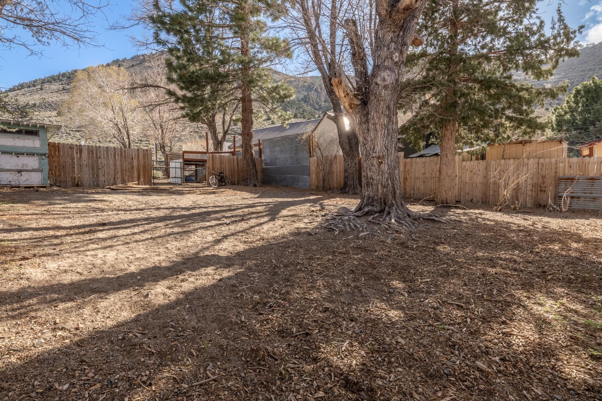91 3rd Street Lee Vining, CA 93541 - Photo 36 of 44 a view of a backyard of the house