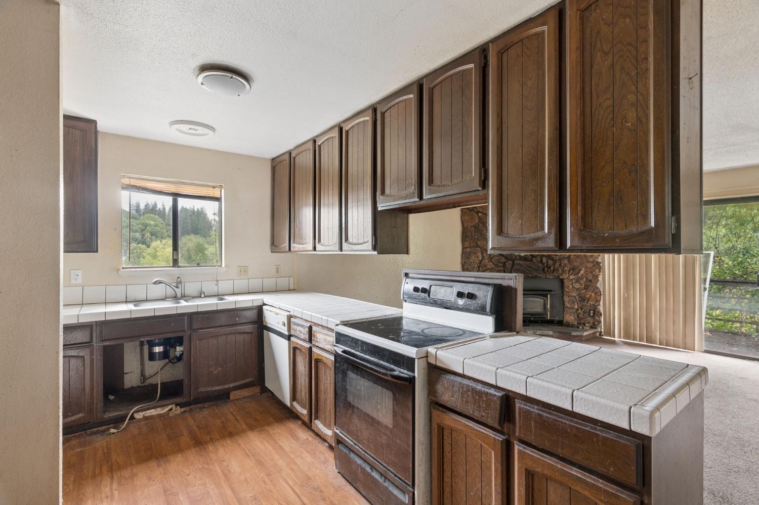 11183 Sunset Way Grass Valley, CA 95949 - Photo 13 of 49
