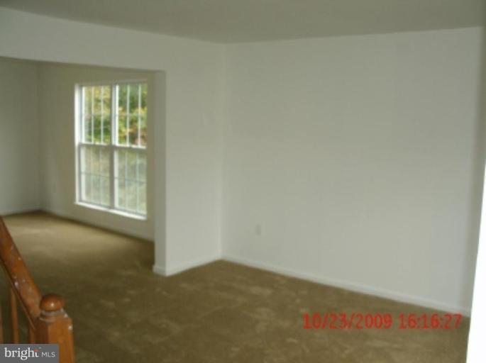 3112 Needleleaf Lane Springdale, MD 20721 - Photo 7 of 9 Living Room