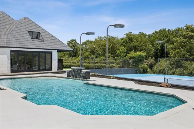 a view of a backyard with sitting area