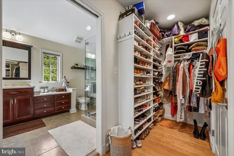 $1,490,000 | 6 Old Stage Court, Rockville, MD 20852