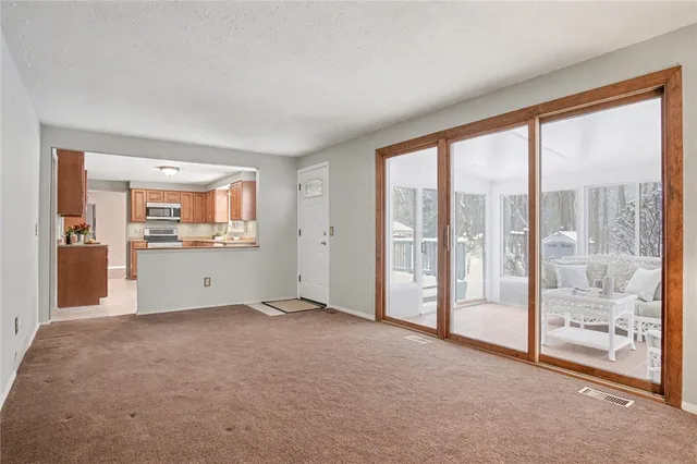 $250,000 | 140 Overland Trail, Henrietta, NY 14586