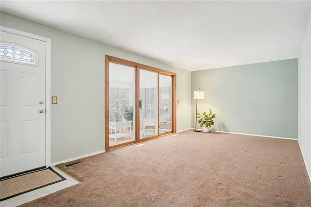 $250,000 | 140 Overland Trail, Henrietta, NY 14586