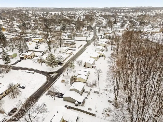 $250,000 | 140 Overland Trail, Henrietta, NY 14586