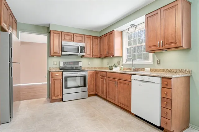 $250,000 | 140 Overland Trail, Henrietta, NY 14586