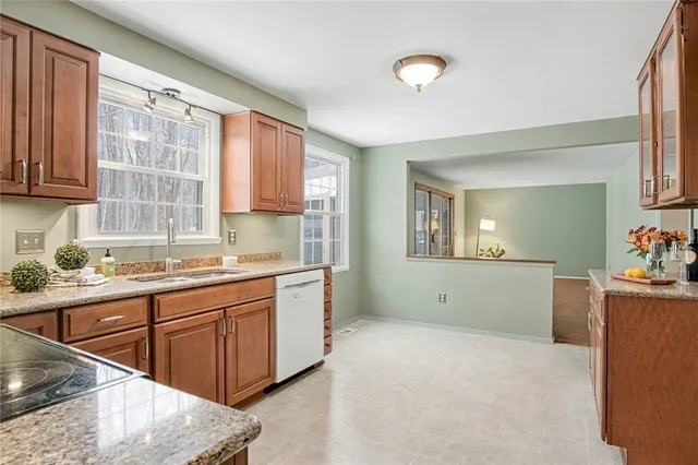 $250,000 | 140 Overland Trail, Henrietta, NY 14586