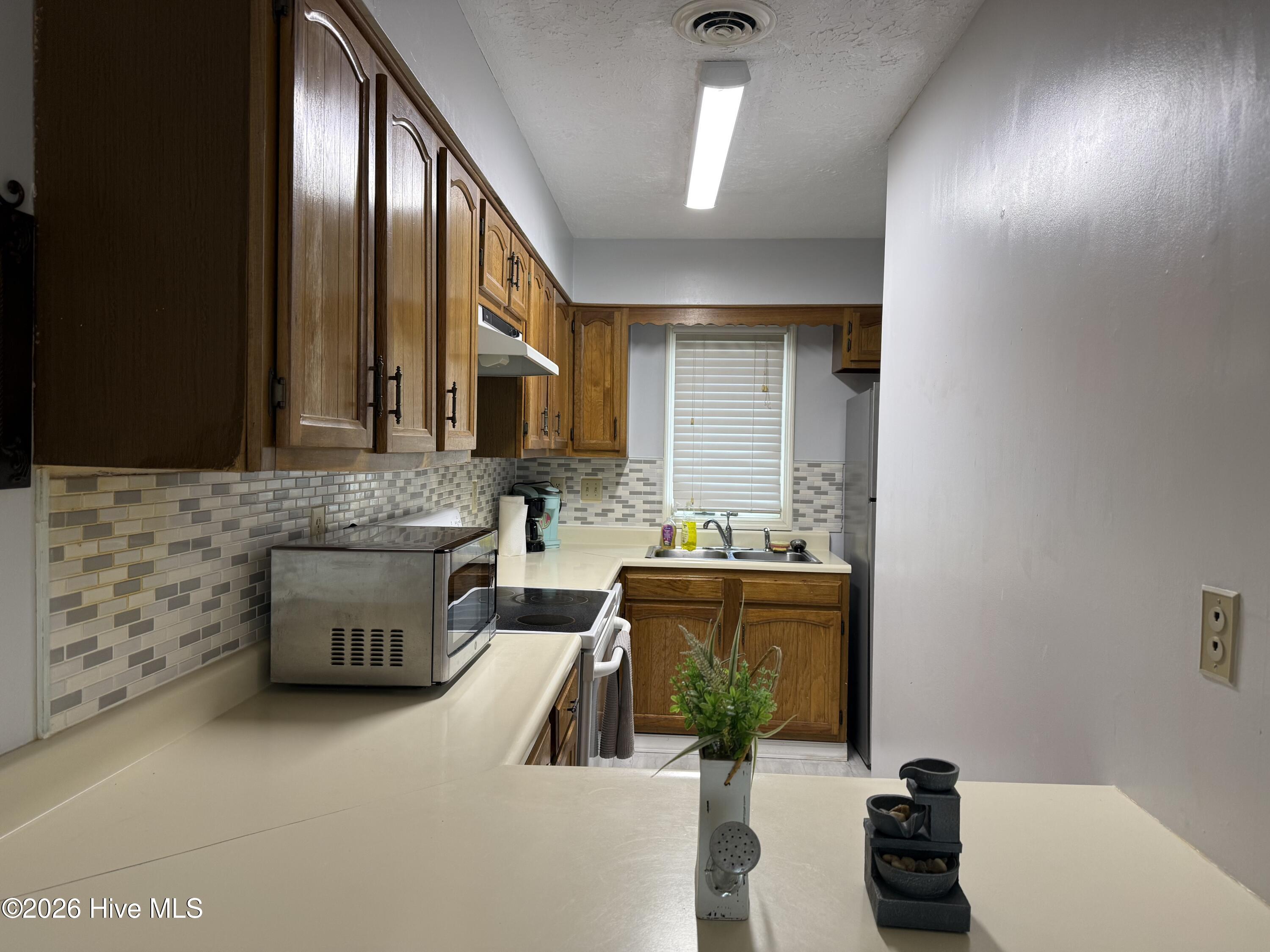 940 Linden Road, Unit 10 Pinehurst, NC 28374 - Photo 3 of 15 Kitchen