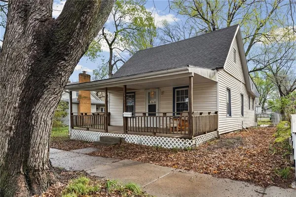 $130,000 | 223 South Maple Street, Ottawa, KS 66067