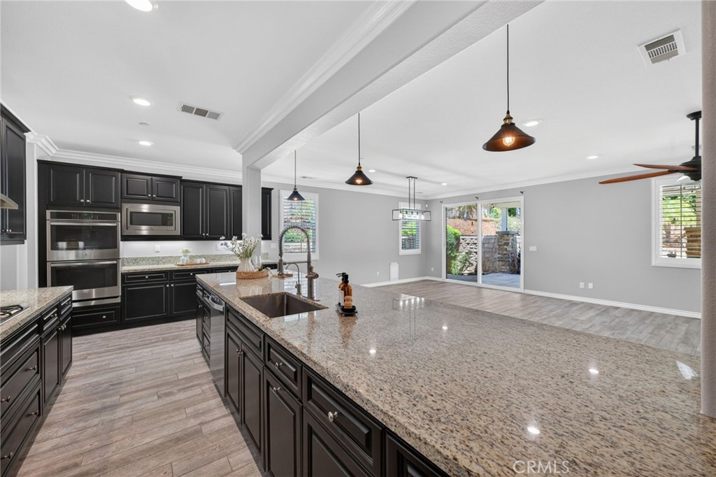 33320 Kilroy Road Temecula, CA 92592 - Photo 13 of 73 Kitchen