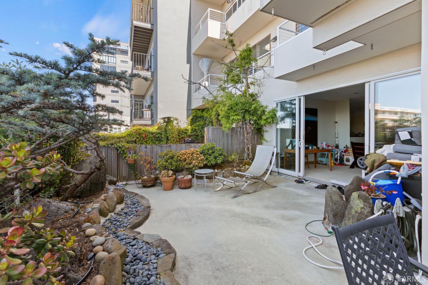 2040 Broadway, Unit 102 San Francisco, CA 94115 - Photo 14 of 16 a view of a room with gym equipment