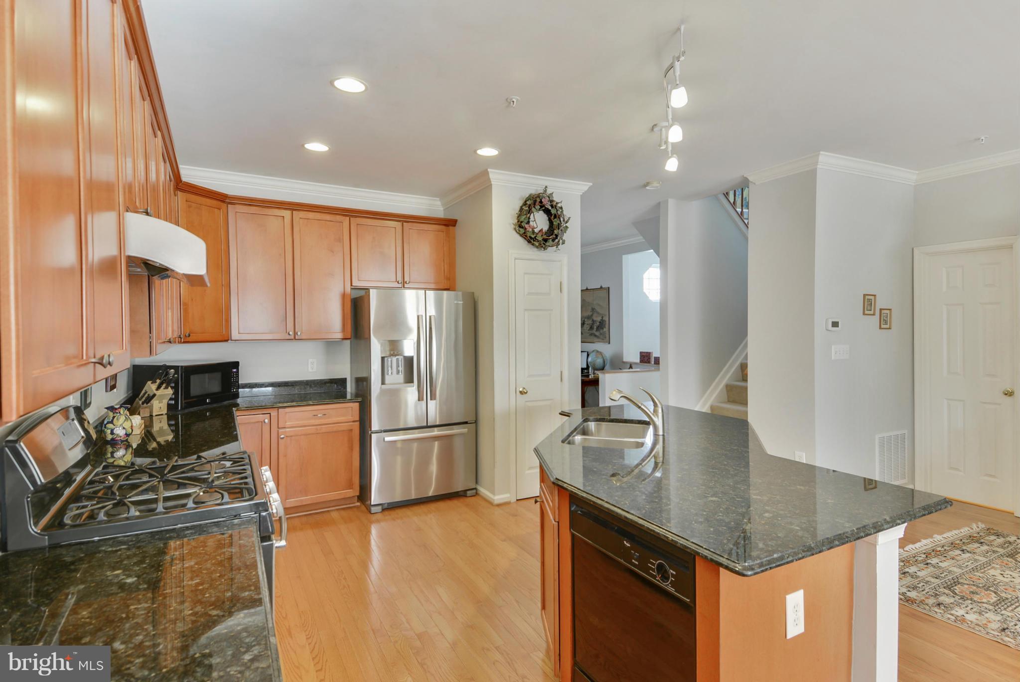 18207 Coachmans Road Germantown, MD 20874 - Photo 6 of 26 Kitchen
