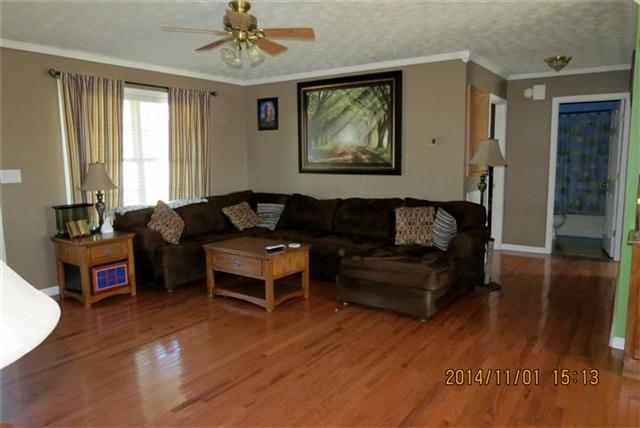 475 Hurricane Loop Tennessee Ridge, TN 37178 - Photo 6 of 20 Another view of the greatroom