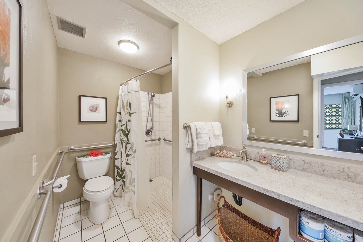 525 Aleka Loop, Unit G5 Kapaa, HI 96746 - Photo 8 of 26 a bathroom with a granite countertop sink a toilet and a shower