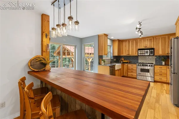 $1,050,000 | 284 County Road 511, Divide, CO 80814