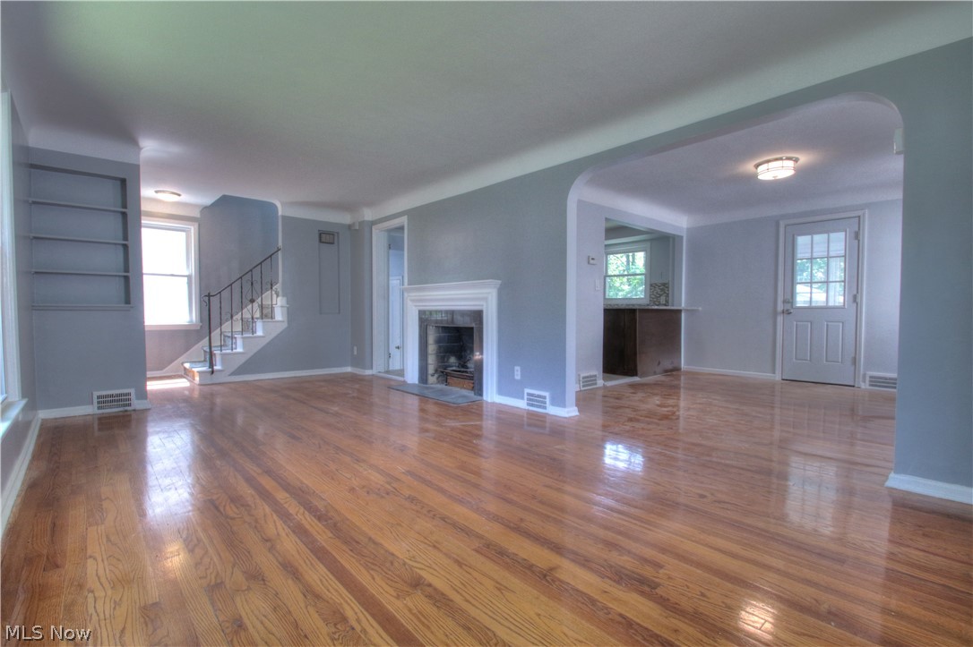 860 Montford Road Cleveland Heights, OH 44121 - Photo 4 of 29