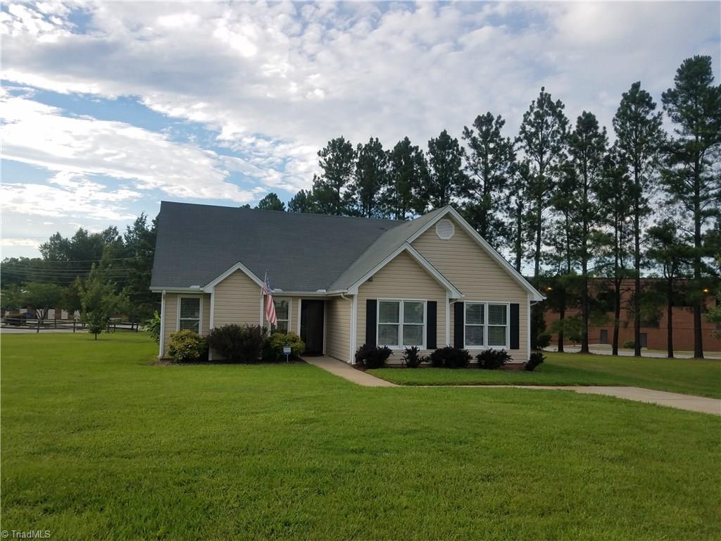 1113 Raleigh Court High Point, NC 27262 - Photo 1 of 8 Pretty one level home with partially fenced back yard