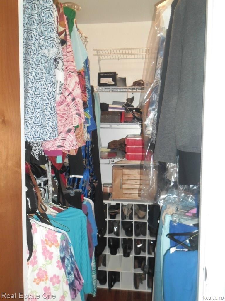 60065 Mt Vernon Road Rochester, MI 48306 - Photo 27 of 39 Walk In Closet for Master Bedroom