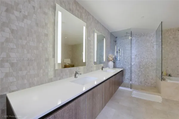 $8,500 | 88 Southwest 7th Street, Unit 2602, Miami, FL 33130