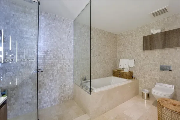 $8,500 | 88 Southwest 7th Street, Unit 2602, Miami, FL 33130