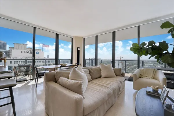 $8,500 | 88 Southwest 7th Street, Unit 2602, Miami, FL 33130