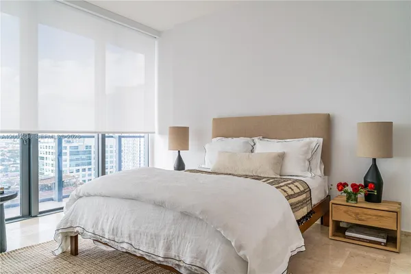 $8,500 | 88 Southwest 7th Street, Unit 2602, Miami, FL 33130