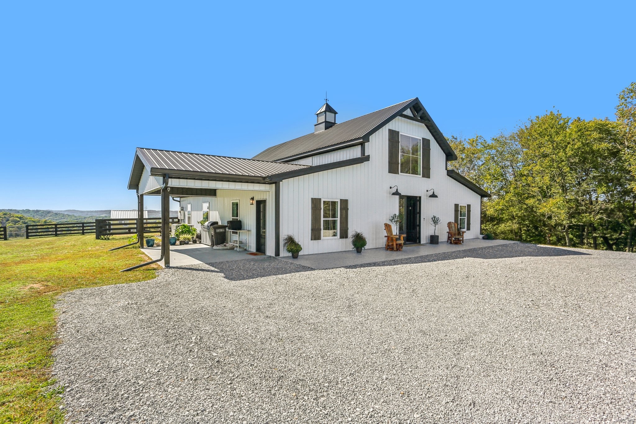 3096 Morel Road Columbia, TN 38401 - Photo 7 of 12 a view of a house with backyard and ocean view