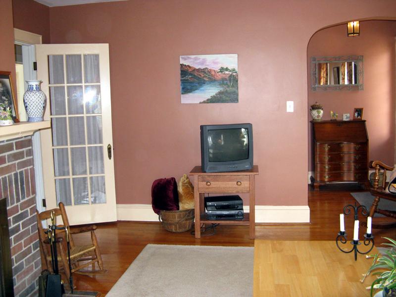 27 Ridgeway Avenue Pittsfield, MA 01201 - Photo 3 of 21 Living room