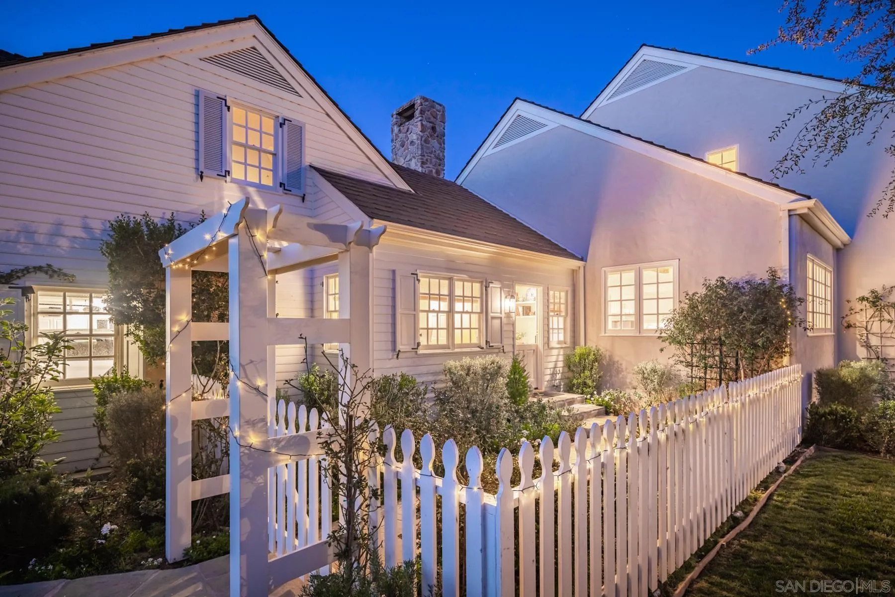 6502 Via Vista Canada Rancho Santa Fe, CA 92067 - Photo 53 of 55 a view of a house with wooden fence