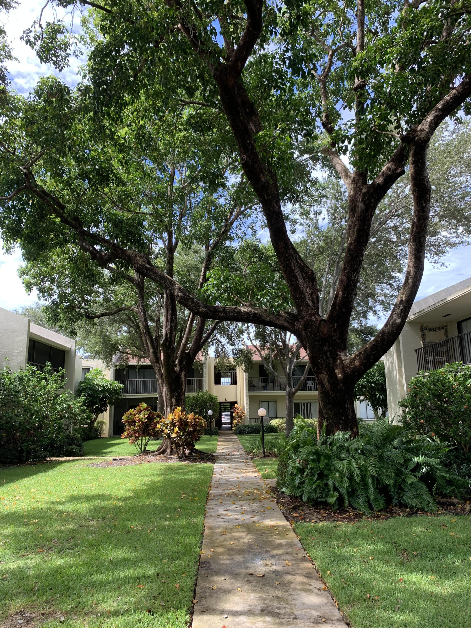 150 Pineview Road, Unit I4 Jupiter, FL 33469 - Photo 5 of 35 5