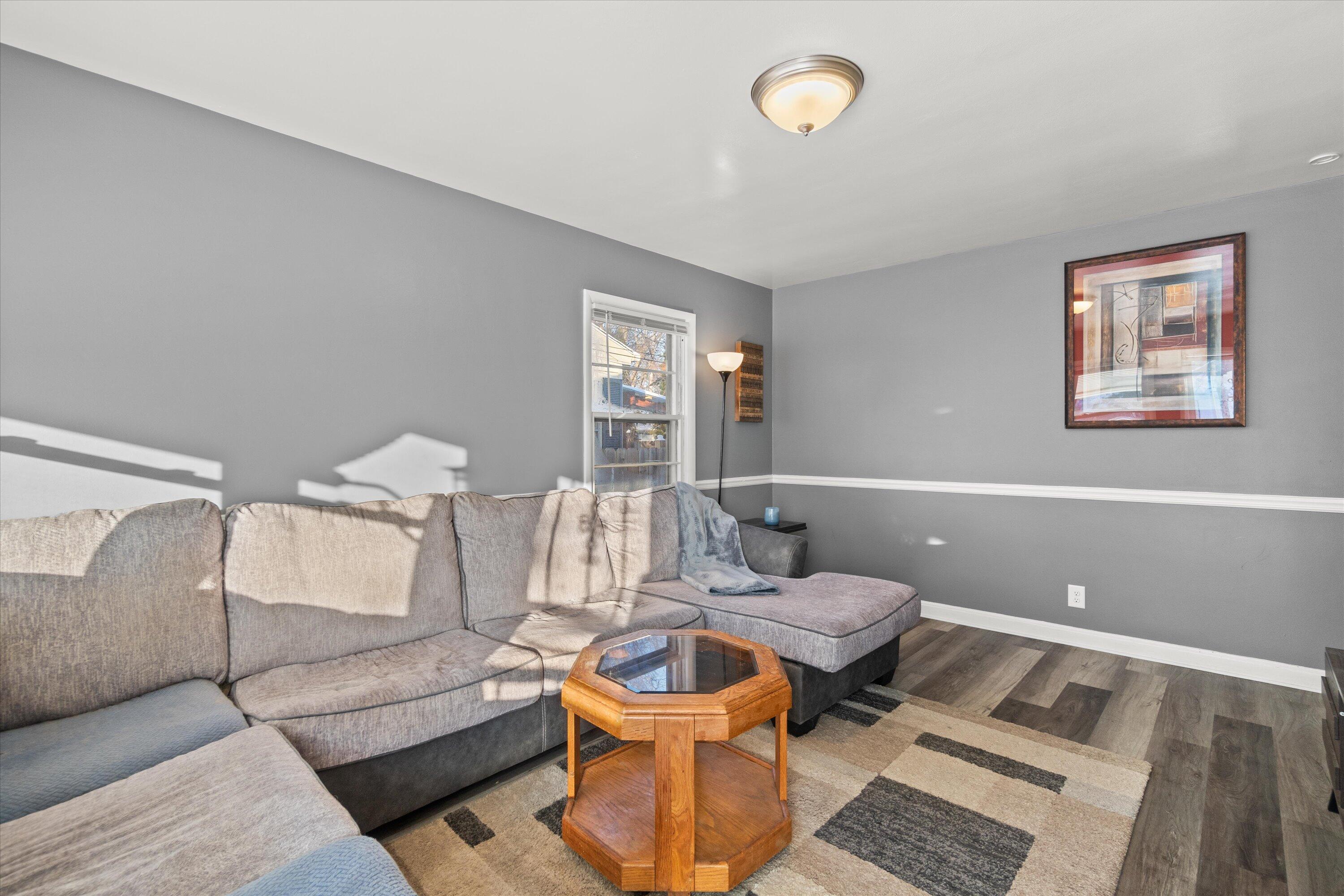 5658 North 66th Street Milwaukee, WI 53218 - Photo 4 of 23 Living Room