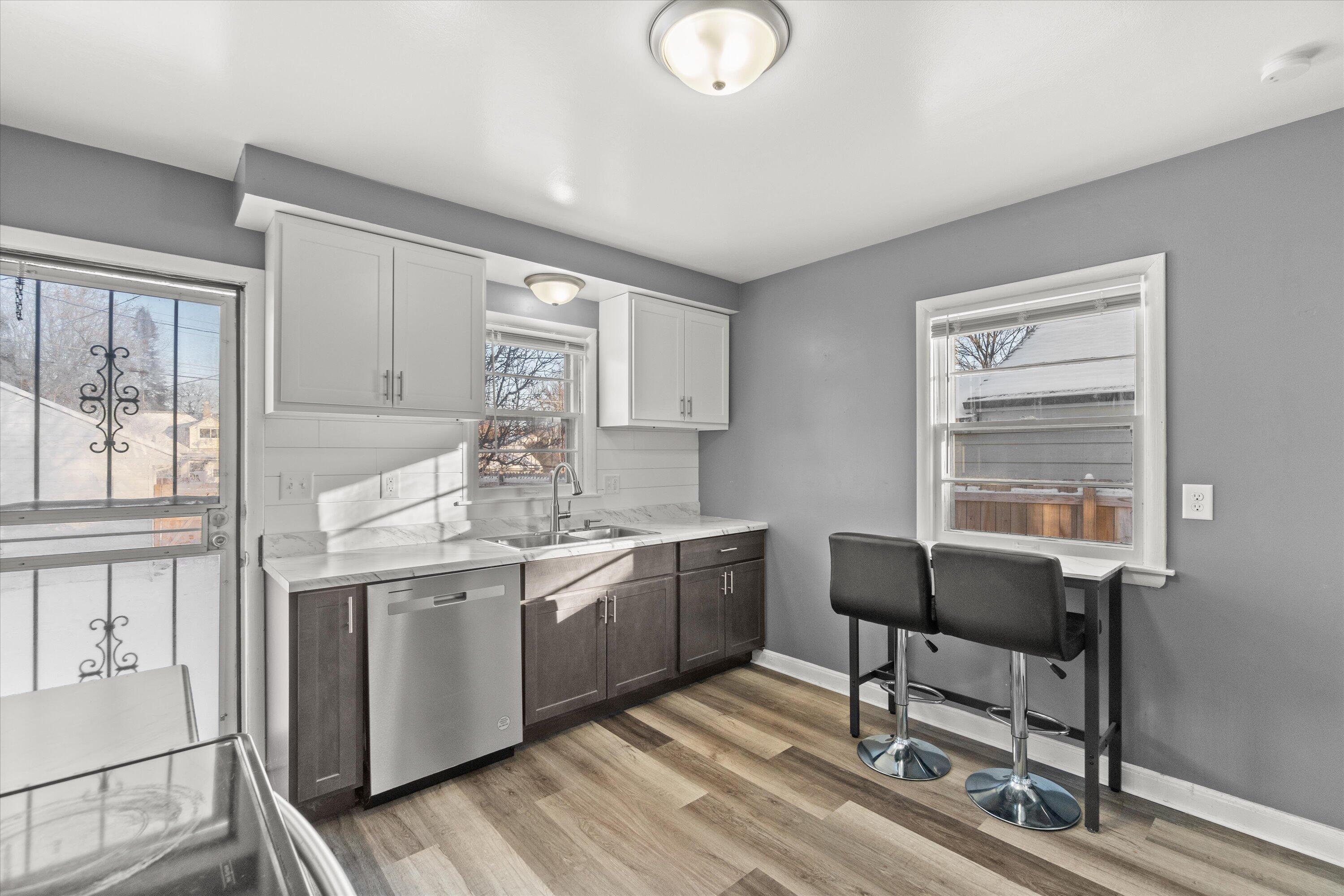 5658 North 66th Street Milwaukee, WI 53218 - Photo 5 of 23 Kitchen