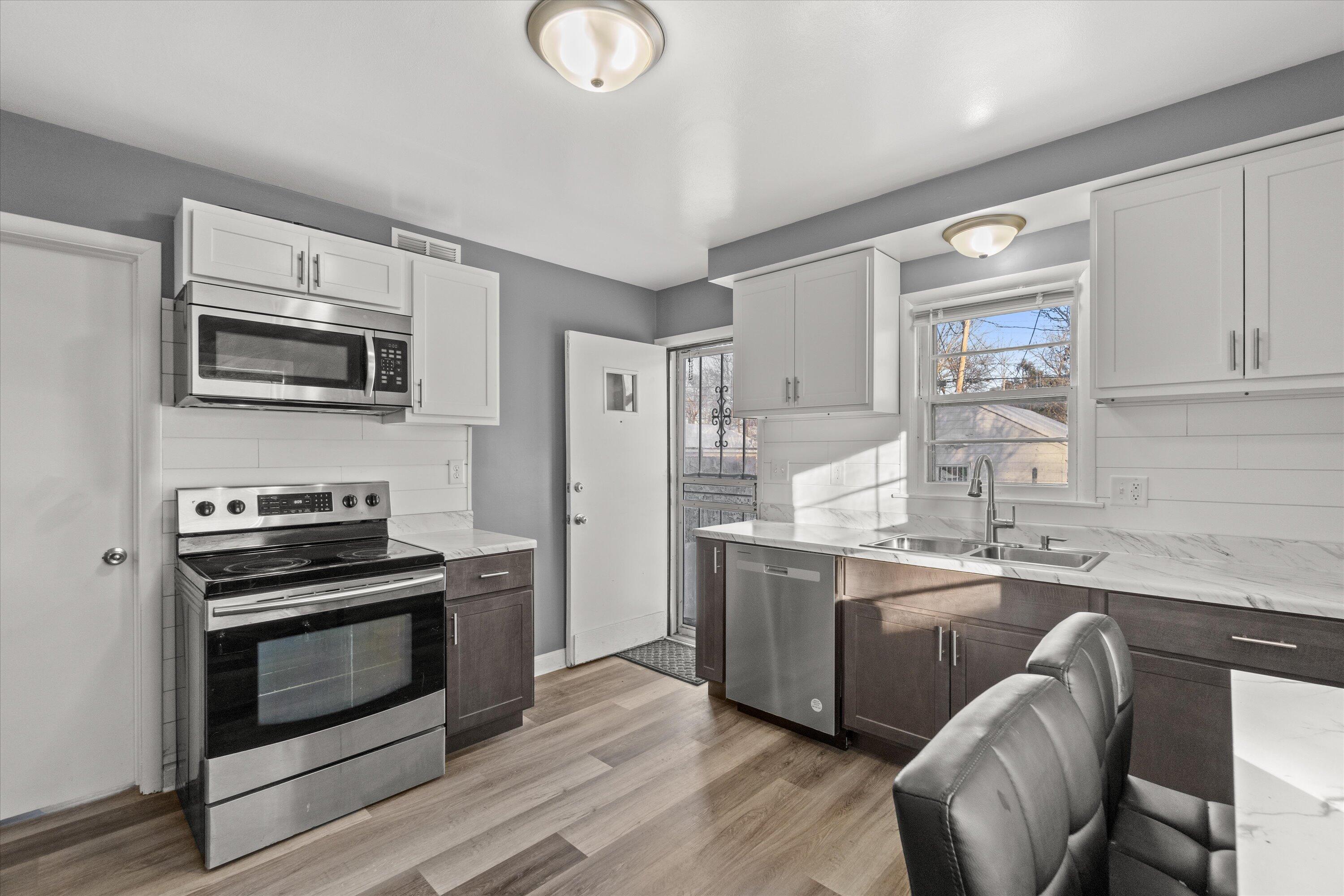 5658 North 66th Street Milwaukee, WI 53218 - Photo 6 of 23 Kitchen