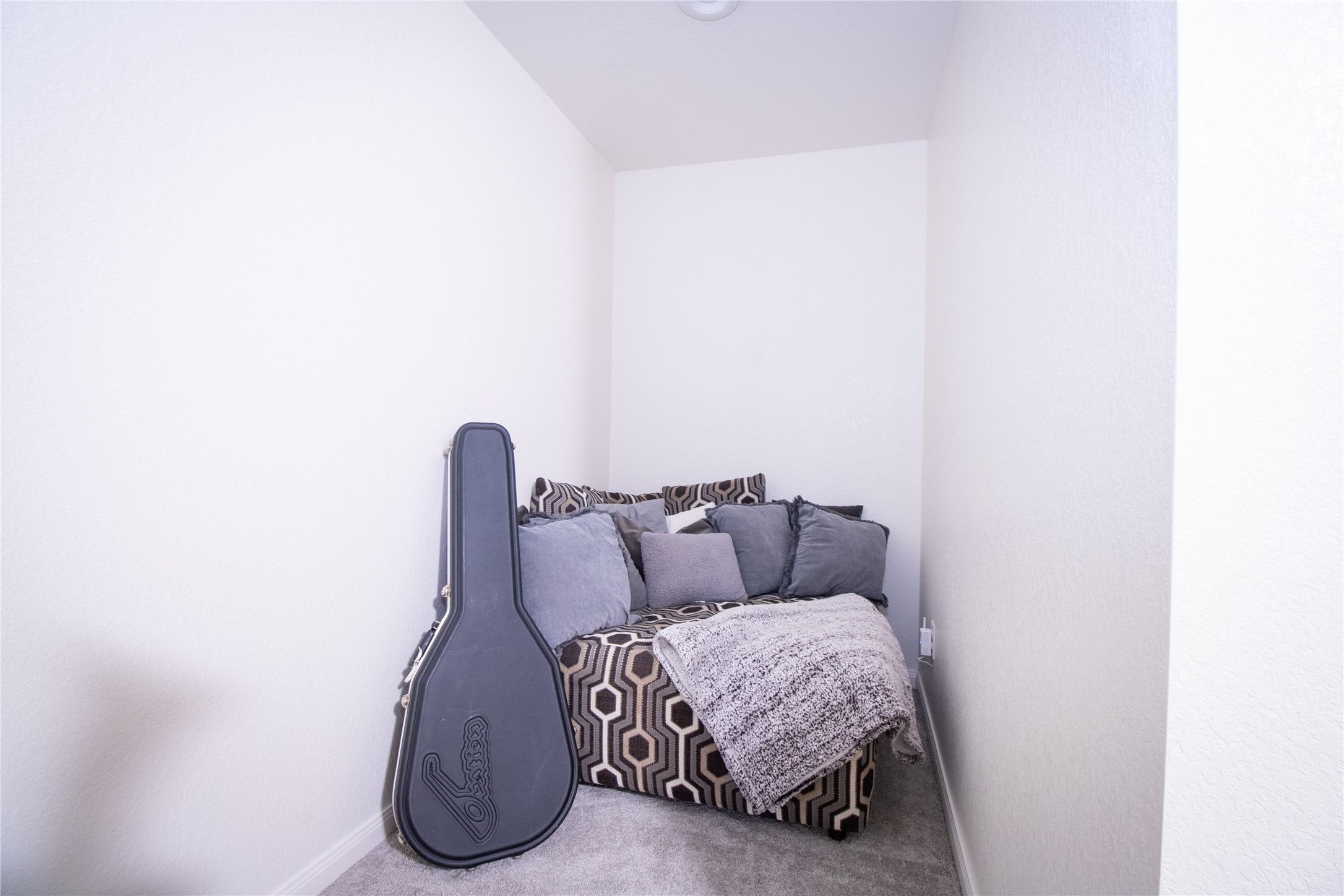 15583 Arrowhead Loop West Willis, TX 77378 - Photo 13 of 21 a room with a couch